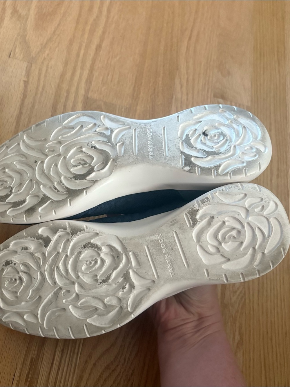 TARYN ROSE Navy Floral Knit Slip-On Flats Daisy Denim Sz 9 Shoes Sneakers - Picture 4 of 7